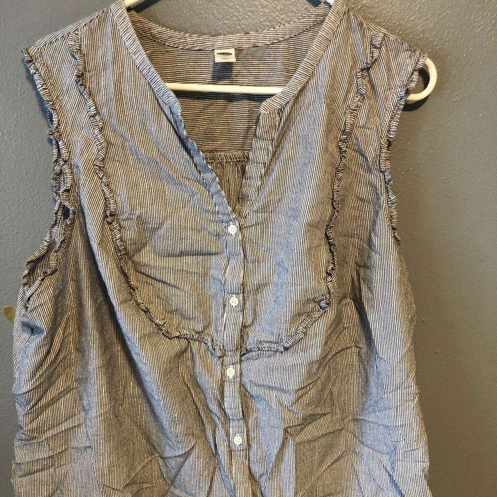 Super pretty sleeveless blouse